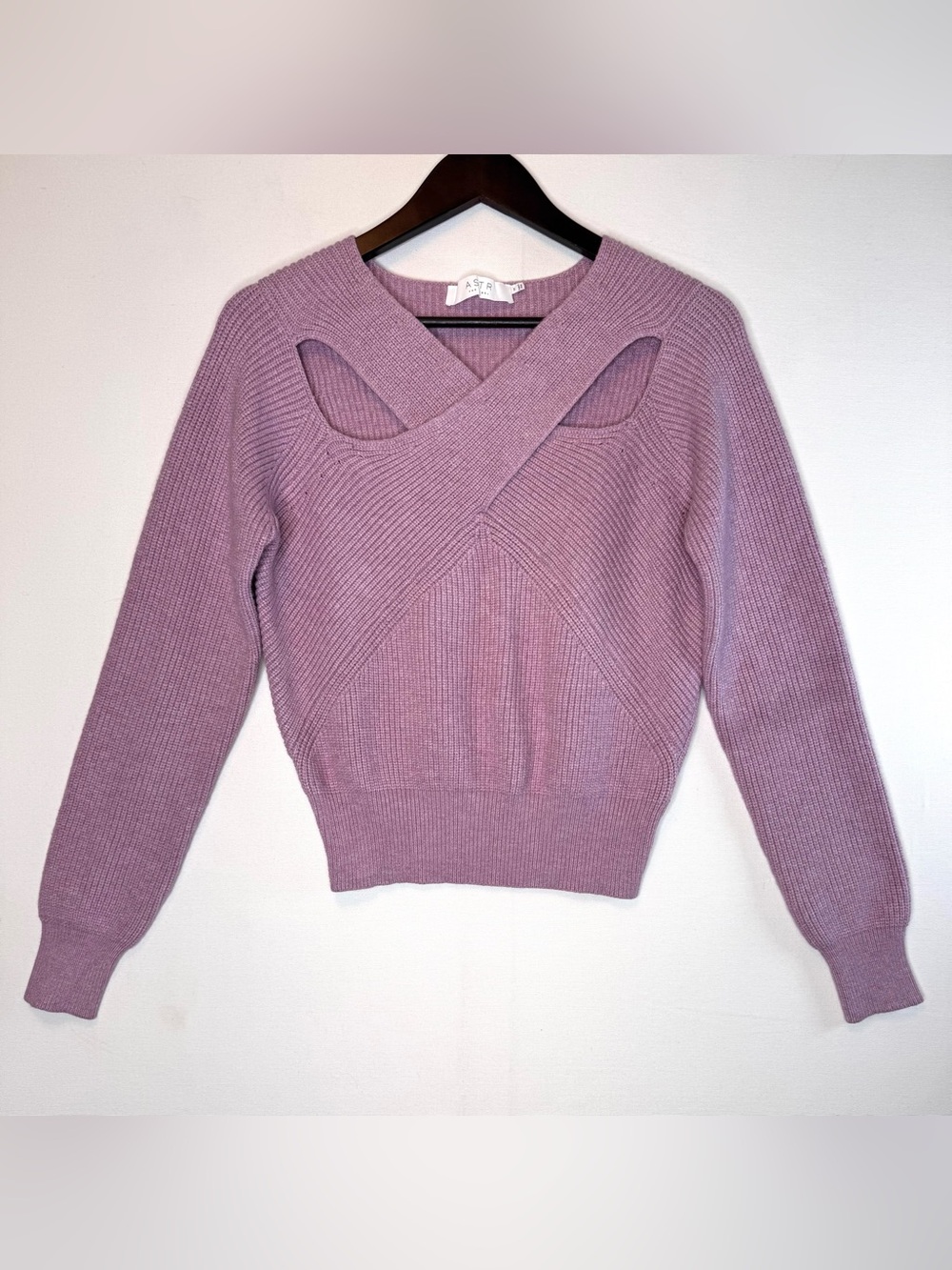 ASTR the Label womens Sweater purple size M crisscross front classic feminine
